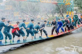 乡村体验和游乐活动深受年轻人和游客喜爱。图自人民军队报