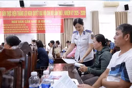 海警第四区司令部开展打击非法、不报告和不受管制捕捞普法宣传。图自越通社