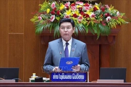 老挝国会主席赛宋蓬·丰威汉主持开幕式。图自越通社