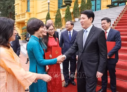 vna-potal-chu-tich-nuoc-bo-nhiem-16-dai-su-nhiem-ky-2025-2028-stand-1.jpg