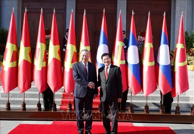 越共中央总书记苏林和老挝人民革命党中央委员会总书记、老挝人民民主共和国主席通伦·西苏里。图自越通社