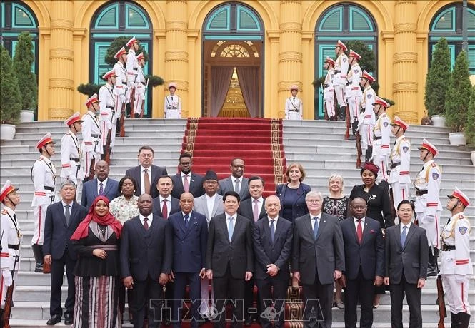 越南国家主席梁强接受多国新任驻越大使递交国书