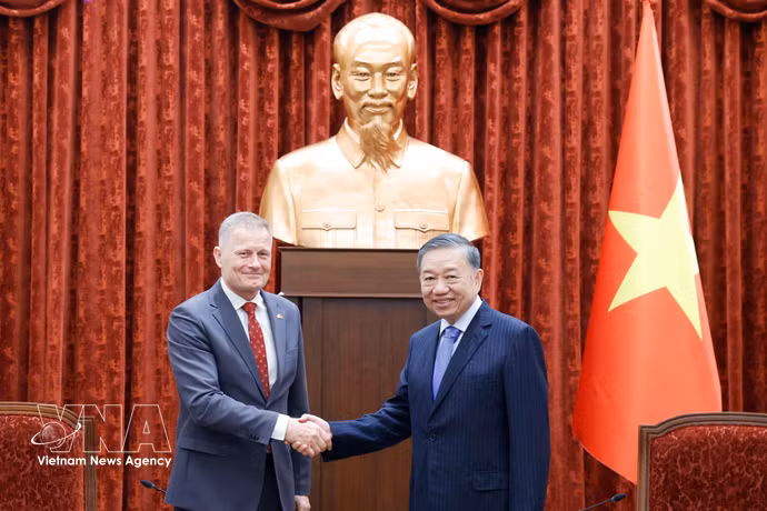 越共中央总书记、国家主席苏林会见丹麦离任大使尼古拉·普利茨。图自越通社