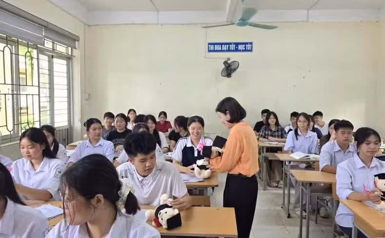 加大对偏远地区及少数民族地区考生的支持力度。图自越通社