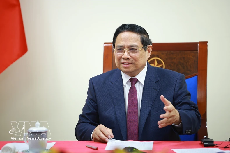越南总理范明政与阿尔及利亚总理通电话。图自越通社