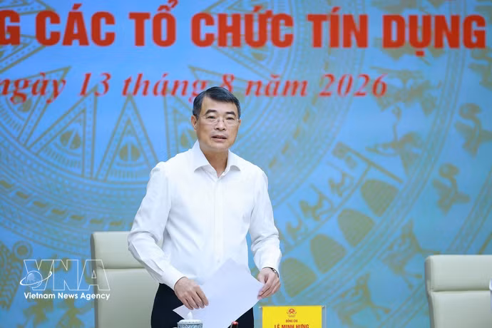 越南政府总理黎明兴在政府驻地主持同越南国家银行及信贷机构体系的工作会议。图自越通社