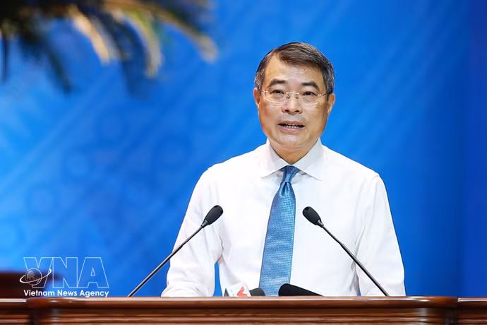 越南政府总理黎明兴与越南工会第十四次全国代表大会代表交流对话。图自越通社
