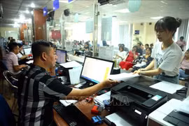 人民办理企业设立注册手续。图自越通社