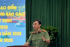 胡志明市公安局经济安全处副处长黎明宣上校在会上发表讲话。图自越通社