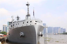 奥特亚罗瓦号补给舰（HMNZS Aotearoa） 抵达胡志明市龙屋—庆会国际港。图自越通社