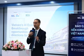 波士顿咨询集团（BCG）董事总经理兼合伙人、公共部门主管阿诺德介绍人工智能经济报告。图自《越南之声》