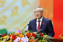 越共中央政治局委员、政府党委常务副书记、政府常务副总理阮和平作了政治报告（草案）摘要。图自越通社