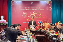 河内市旅游局副局长阮陈光在活动上介绍关于2026年快乐春节活动相关信息。图自互联网