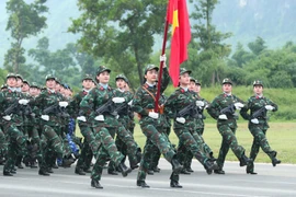 女兵方阵参加合练。图自越通社