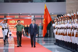 越共中央政治局委员、政府总理黎明兴出席前来出席2026年上半年公安工作初步总结会议。图自越通社