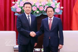 越共中央政治局委员、公安部长梁三光与中共中央书记处书记、公安部长王小洪。图自越通社