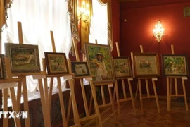 画展上的绘画作品。图自越通社