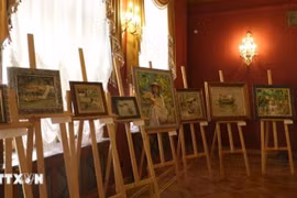 画展上的绘画作品。图自越通社