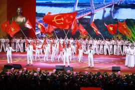 越南社会主义共和国政府成立80周年庆典上表演节目。图自越通社
