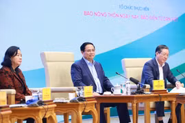 越南政府总理范明政与农民进行对话。图自越通社