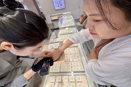 2026年上半年越南斥资3.16万亿越盾进口钻石，自印度进口额占一半多。图自《年轻人报》