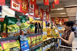 越南人民逐渐认识到响应“越南人优先使用越南货”计划，支持国产商品的重要性。图自越通社