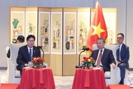 越共中央总书记苏林会见釜山市市长朴亨俊。图自越通社