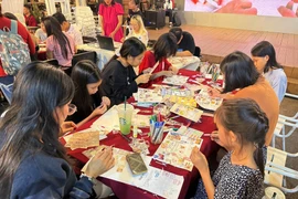 第二届夜间书籍与文化节为公众打造一场多感官探索越南文化之旅。图自互联网