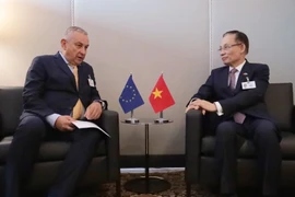 越南外交部代部长黎怀忠会见欧盟国际伙伴关系委员约瑟夫·西凯拉。图自越通社