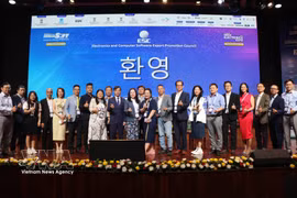 越南代表团在2026年IndiaSoft Expo博览会开幕式上合影。图自越通社