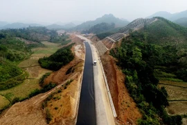 友谊口岸—芝陵高速公路正式通车运营