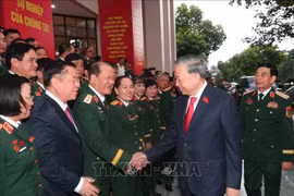 越共中央总书记苏林与参会代表们。图自越通社
