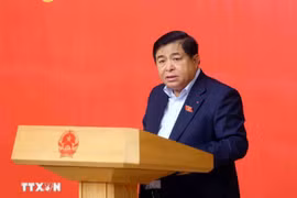 政府党委常委、政府副总理阮志勇在会议上发表讲话。图自越通社