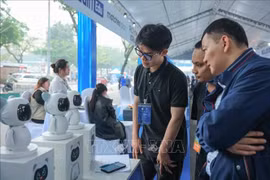 2025年越南国家创新创业节上的科技产品展区。图自越通社