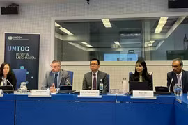 与会的越南常驻联合国及国际组织代表团团长、大使武黎太黄和代表们出。图自baoquocte.vn