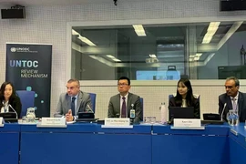 与会的越南常驻联合国及国际组织代表团团长、大使武黎太黄和代表们出。图自baoquocte.vn