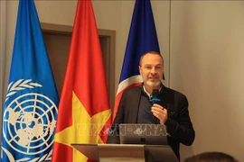 影响力投资与再生经济顾问艾默里克·荣格（Aymeric Jung）在会上发表讲话。图自越通社