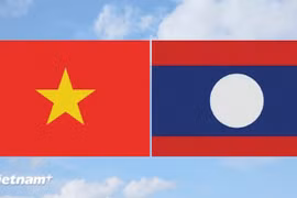 越南与老挝国旗。图自越通社