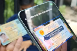 客户可改为使用公民身份证、身份证卡，或通过VNeID应用程序出示电子身份凭证完成身份验证。图自《新河内报》