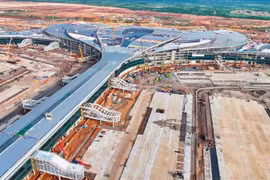 预计在2026年初，隆城国际机场超级项目一期工程投入运营。图自越通社