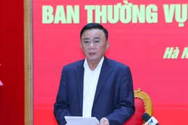 越共中央政治局委员、中央书记处常务书记、中央党机关党委书记陈锦秀主持会议。图自越通社