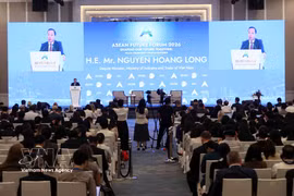 越南工贸部副部长阮黄龙发表讲话。图自越通社
