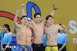 由阮越祥、阮辉黄、陈文阮国和陈兴元组成的越南男子4×200米自由泳接力队延续强势表现，以7分18秒67的成绩夺得金牌。图自越通社