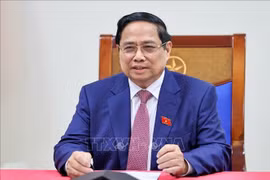 范明政总理与俄罗斯国家原子能集团公司总经理通电话。图自越通社