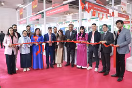 2026年印度食品饮料展览会上越南展位剪彩仪式。图自越通社