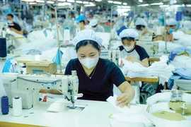 纺织服装业迅速适应市场波动。图自《投资报》
