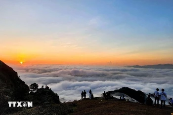 同高山顶的美景。图自越通社