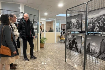 "我们心中的海洋"图片展开展。图自越通社