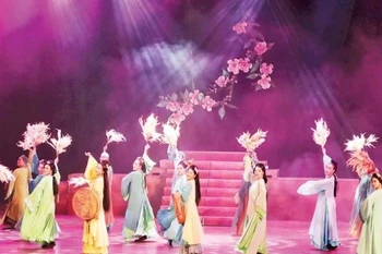 IDECAP剧院话剧《佳人荫下》中的一幕。图自人民报
