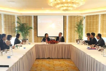 “越南——下一个投资目的地”座谈会现场。图自越通社
